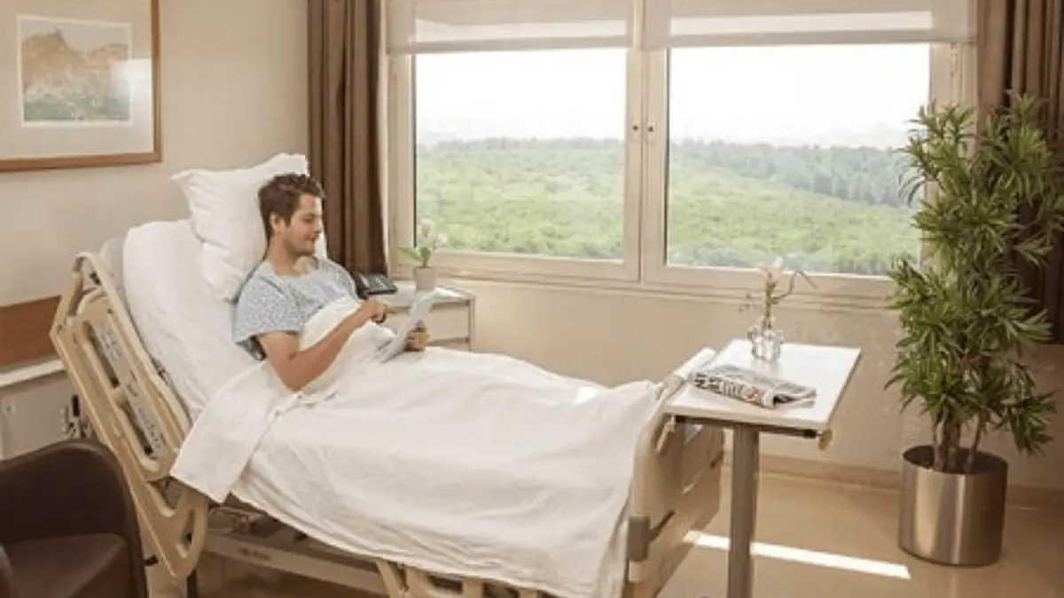 Rezervă de spitalizare la Anadolu Medical Center, cu vedere spre pădure